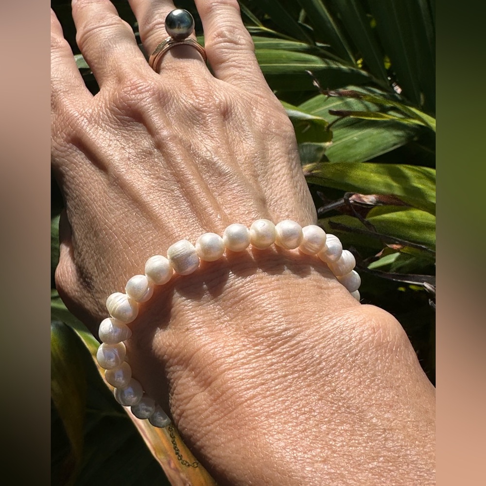 984. Natural Freshwater Pearl Bracelet Magnetic Buttons